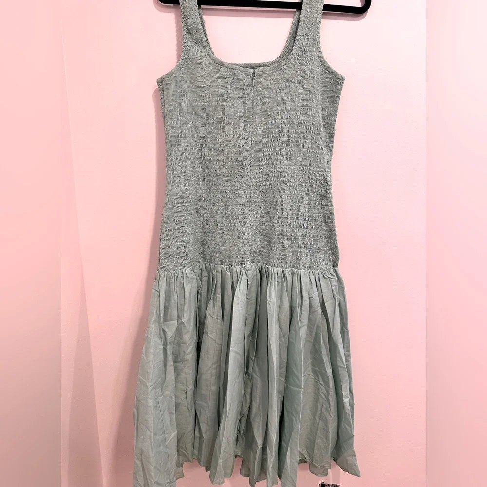 β¨ NWT Hutch Green Smocked Drop-Waist Midi Dress β¨ - Picture 4 of 11